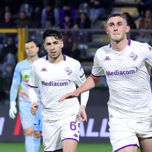 Fiorentina's Roberto Piccoli celebrates scoring during the Serie A soccer match between Cremonese and Fiorentina in Cremona, Italy, Monday March 16, 2026. (Alberto Mariani/Lapresse via AP)