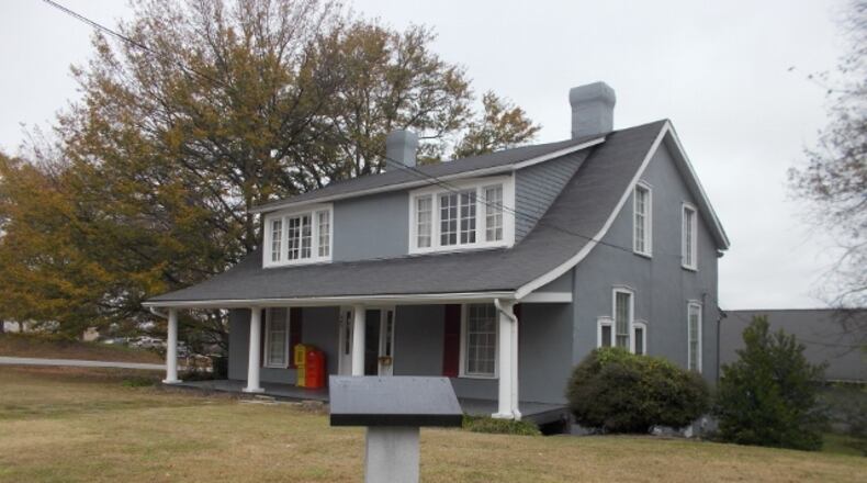 Elberton’s “Christmas Tree House.” Photo courtesy of Joyce Davis.