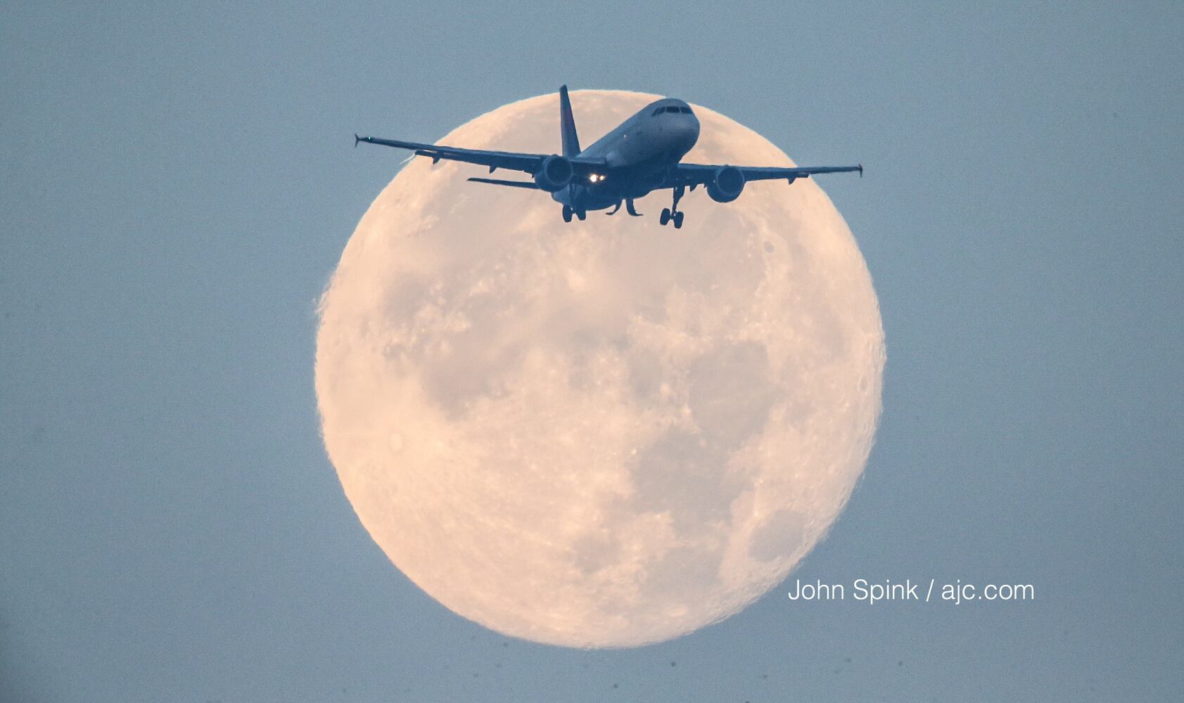 Photos: Supermoon delights skygazers around the world