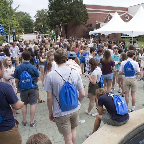 Students and parents gathered around the fountain at Georgia College for a freshmen orientation. (Jenna Eason/Cox, file)