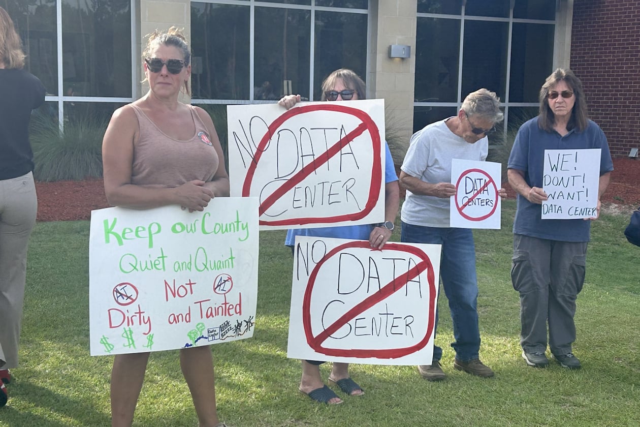 Protesters gather outside the OpenAI data center open house last week. More than 100 Savannah-area residents demonstrated against the project. (Adam Van Brimmer/AJC)