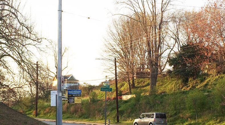 Along DeKalb Avenue in Atlanta, the smell of cookies and pie often catches motorists' senses, and curiosity.