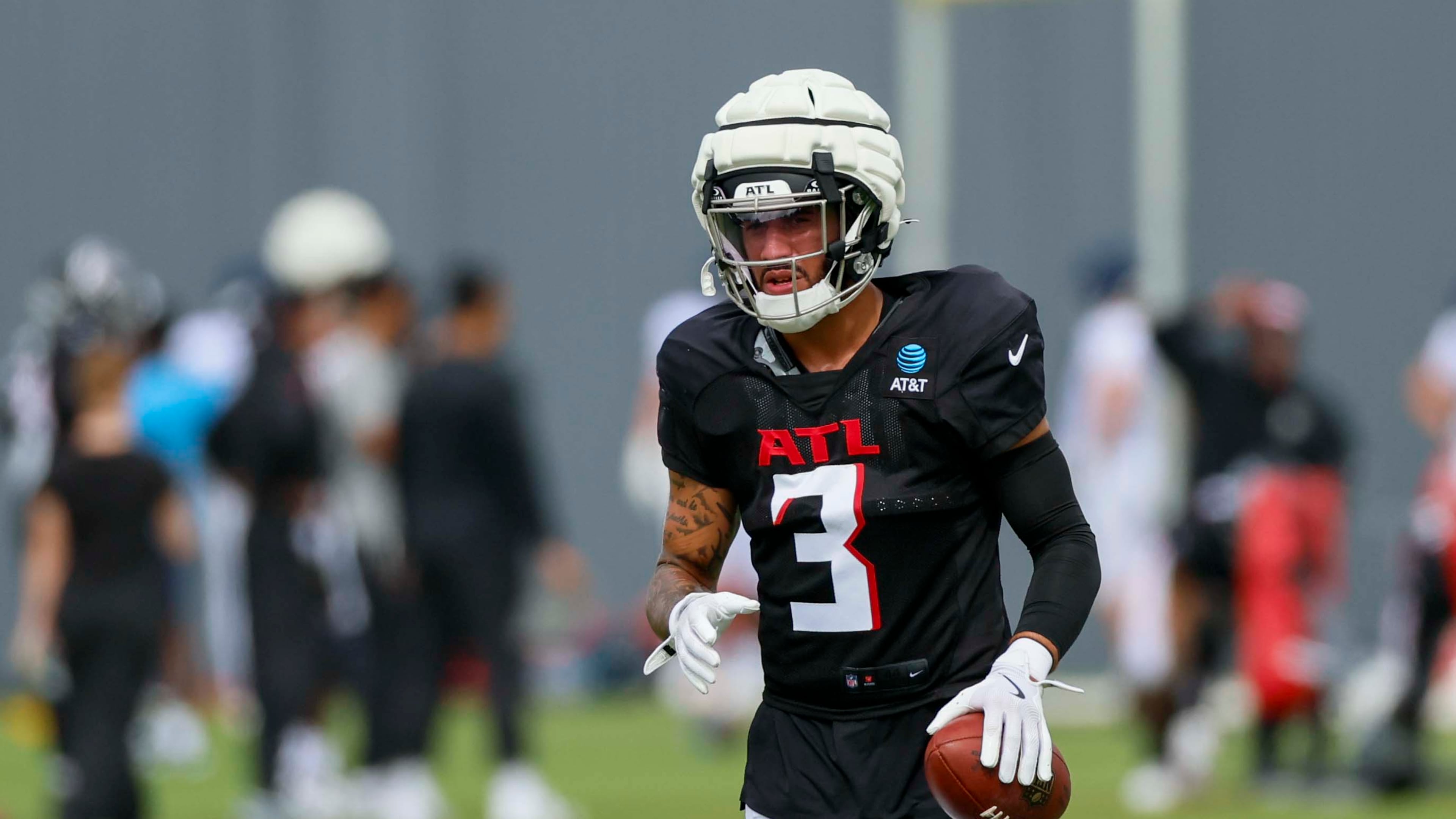 Atlanta Falcons safety Jessie Bates III (3) holds the ball as he participates during the Atlanta Falcons’ joint practice with the Tennessee Titans at the Falcons Practice Facility in Flowery Branch on Tuesday, August 12, 2025.
(Miguel Martinez/ AJC)