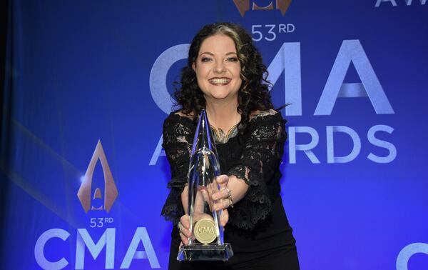 Best new artist award winner Ashley McBryde poses in the press room at the 53rd annual CMA Awards at Bridgestone Arena on Wednesday, Nov. 13, 2019, in Nashville, Tenn. (Photo by Evan Agostini/Invision/AP)