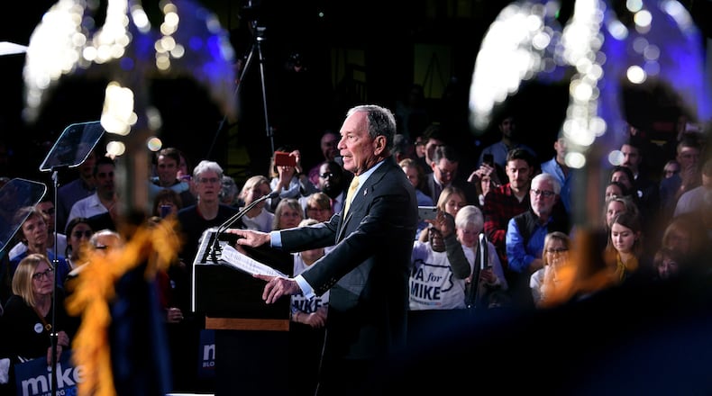 El candidato presidencial dem?crata Mike Bloomberg aparece en un mitin de campa?a en el National Constitution Center el martes 4 de febrero de 2020. (Tom Gralish/The Philadelphia Inquirer/TNS)