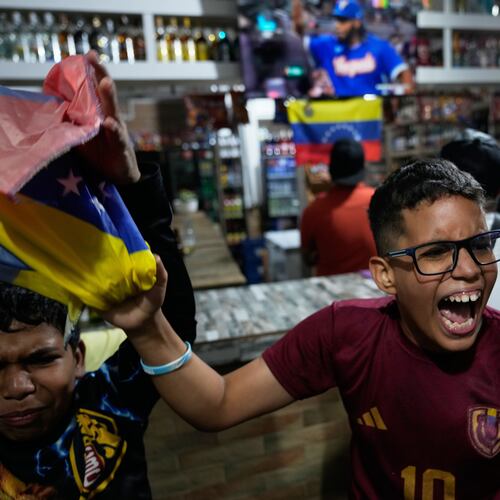 Venezuela fans watch the championship match of the World Classic Baseball between the United States and Venezuela, in Caracas, Venezuela, Tuesday, March 17, 2026. (AP Photo/Ariana Cubillos)