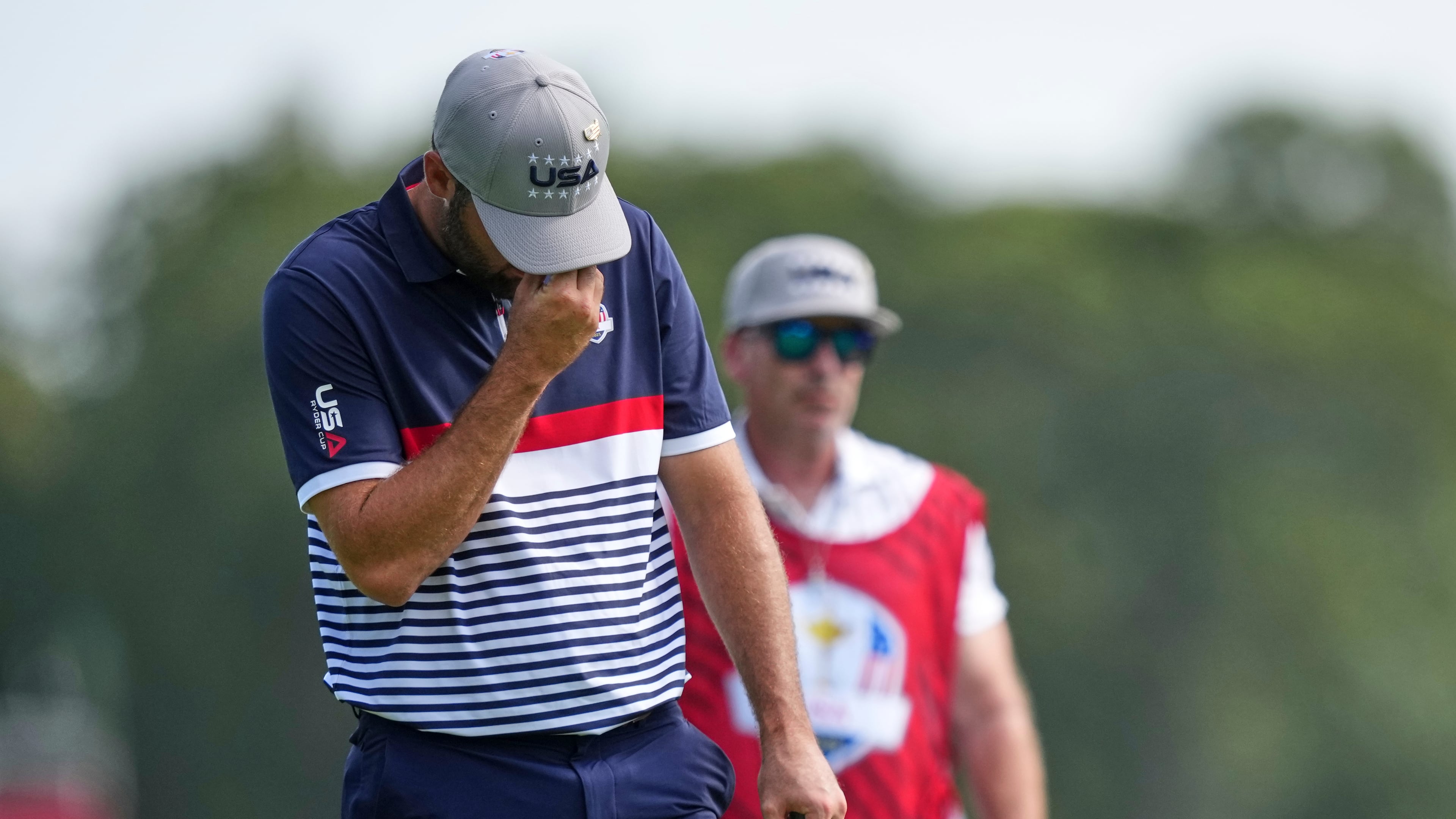 United States' Scottie Scheffler reacts after missing a putt on the 10th hole at Bethpage Black golf course during the Ryder Cup golf tournament, Friday, Sept. 26, 2025, in Farmingdale, N.Y. (AP Photo/Matt Slocum)
