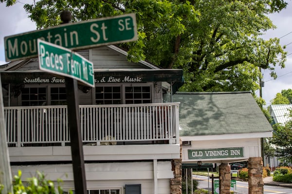 05/05/2021 — Vinings, Georgia —The exterior of the Old Vinings Inn located in Vinings, Wednesday, May 5, 2021. (Alyssa Pointer / Alyssa.Pointer@ajc.com)