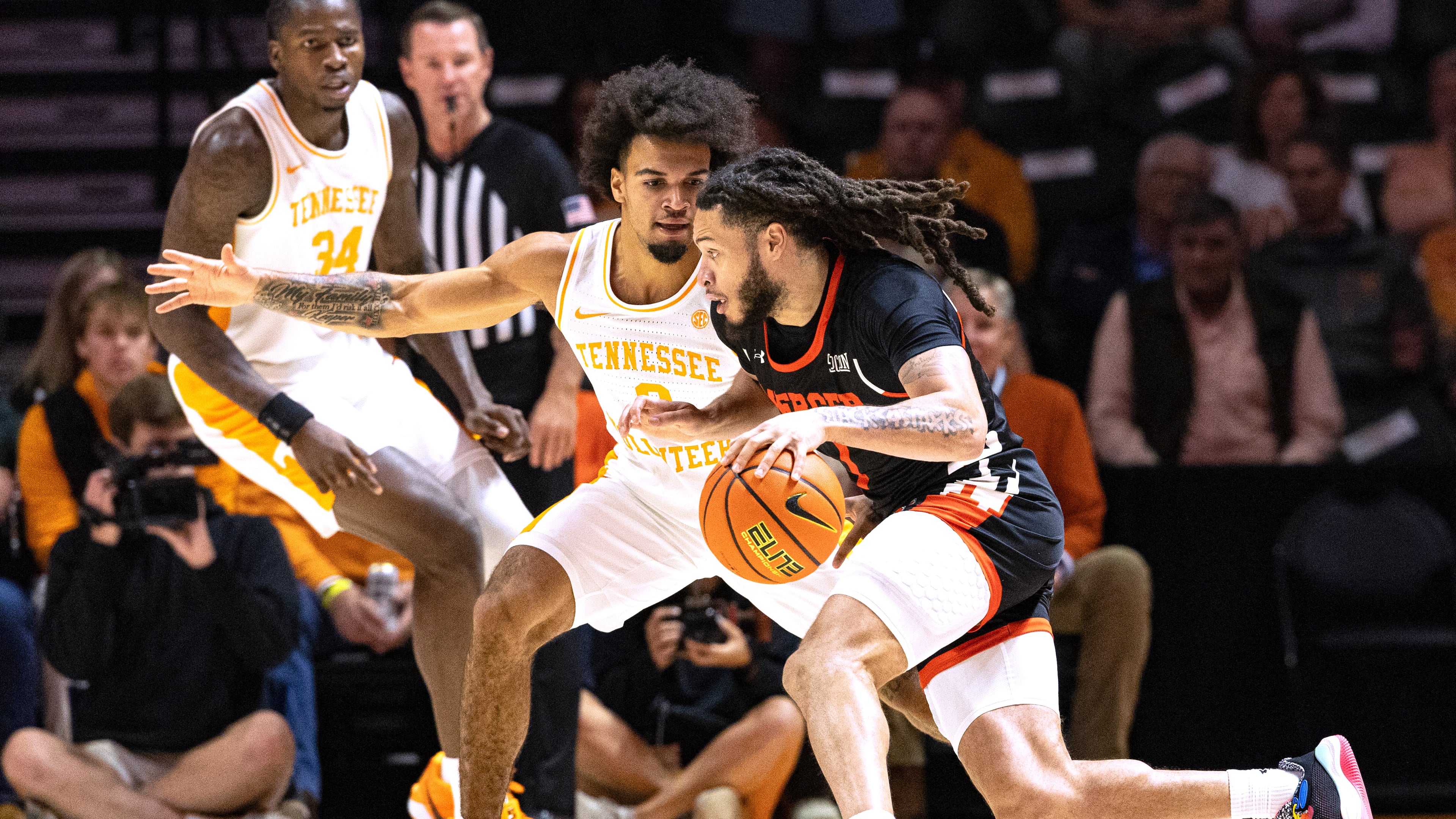 Mercer guard Zaire Williams (1) drives against Tennessee guard Ja'Kobi Gillespie (0) during the first half of an NCAA college basketball game Monday, Nov. 3, 2025, in Knoxville, Tenn. (AP Photo/Wade Payne)