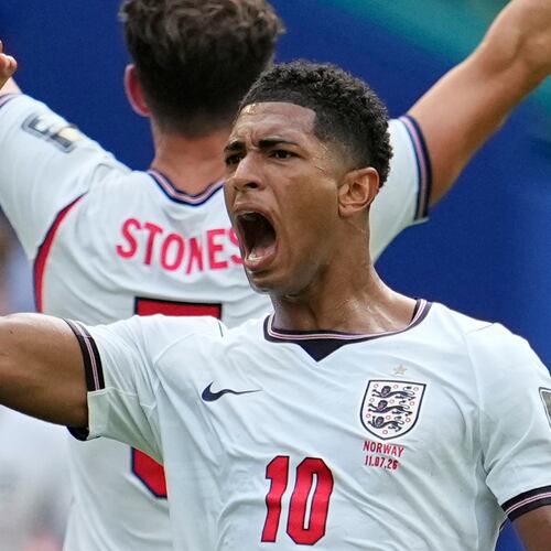 England's Jude Bellingham (10) celebrates scoring their first goal during the World Cup quarterfinal soccer match between Norway and England in Miami Gardens, Fla., Saturday, July 11, 2026. (AP Photo/George Walker IV)