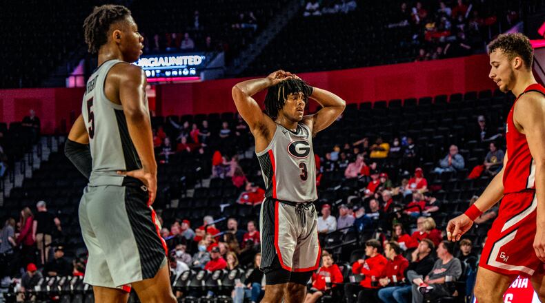 Kario Oquendo (3) and the Bulldogs fell to 5-8.  (Photo by Jack Casey / UGA Athletics)