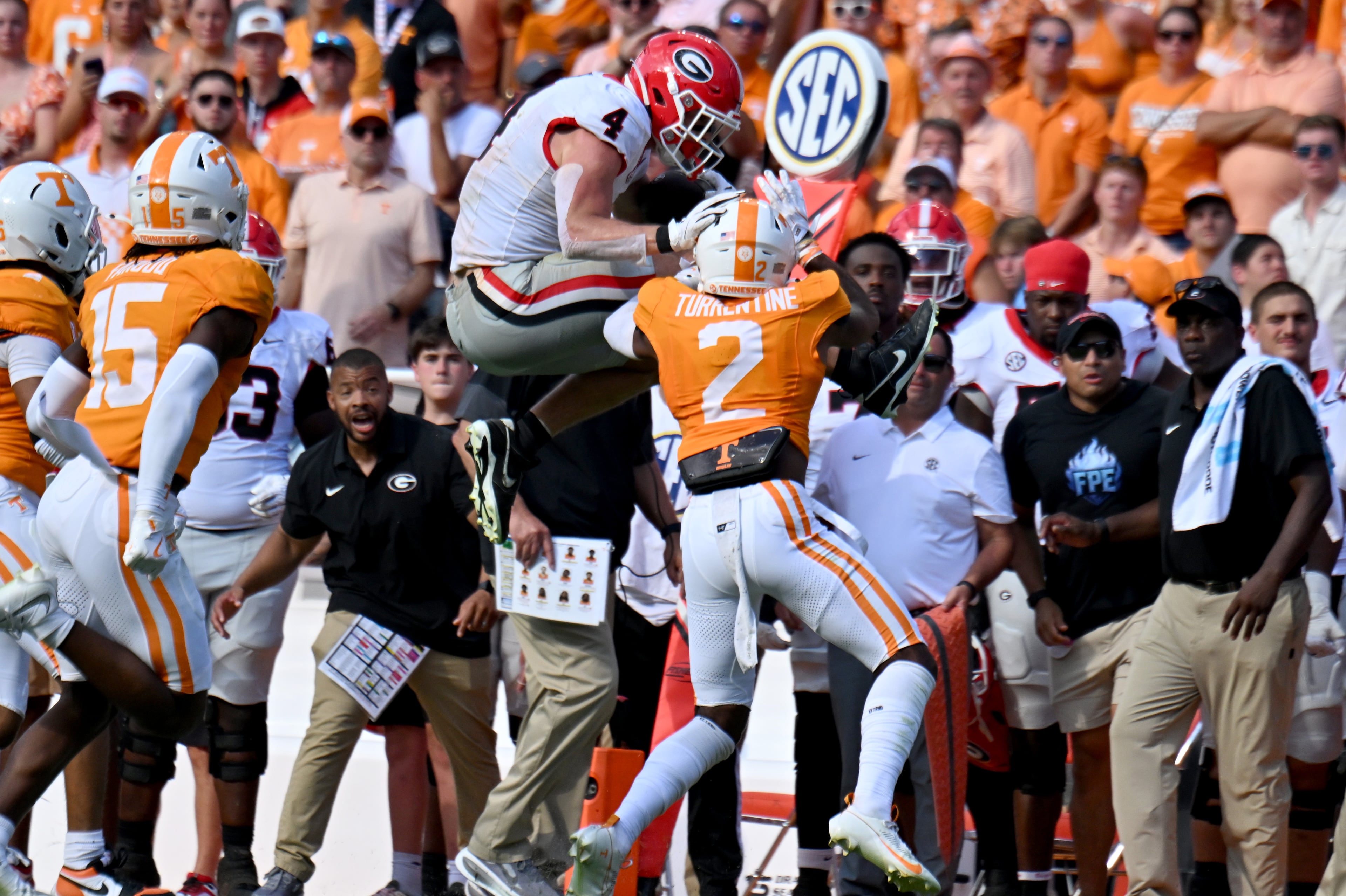 Georgia tight end Oscar Delp (top left) leaps over Tennessee defensive back Andre Turrentine during the first half at Neyland Stadium on Saturday, Sept. 13, 2025, in Knoxville, Tenn. (Hyosub Shin/AJC)