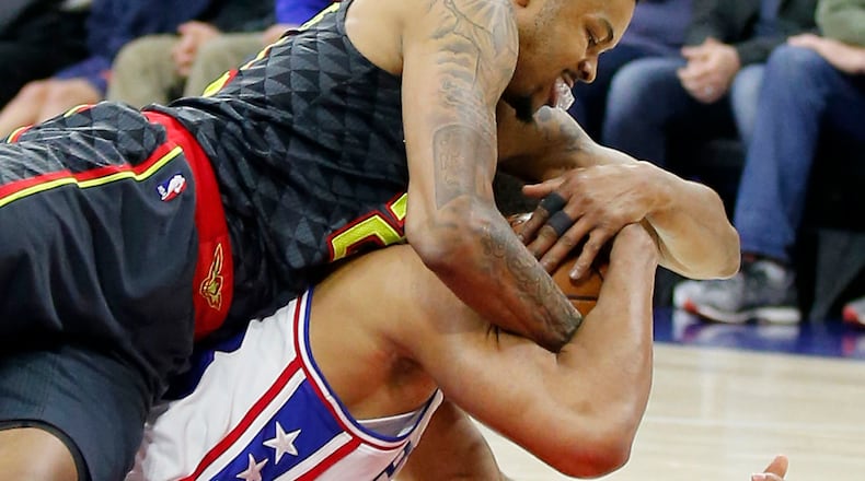 The Philadelphia 76ers’ Justin Anderson, bottom, is tied-up by the Atlanta Hawks’ Kent Bazemore during the third quarter on Wednesday, March 29, 2017, at the Wells Fargo Center in Philadelphia. The Hawks won, 99-92. (Yong Kim/Philadelphia Daily News/TNS)