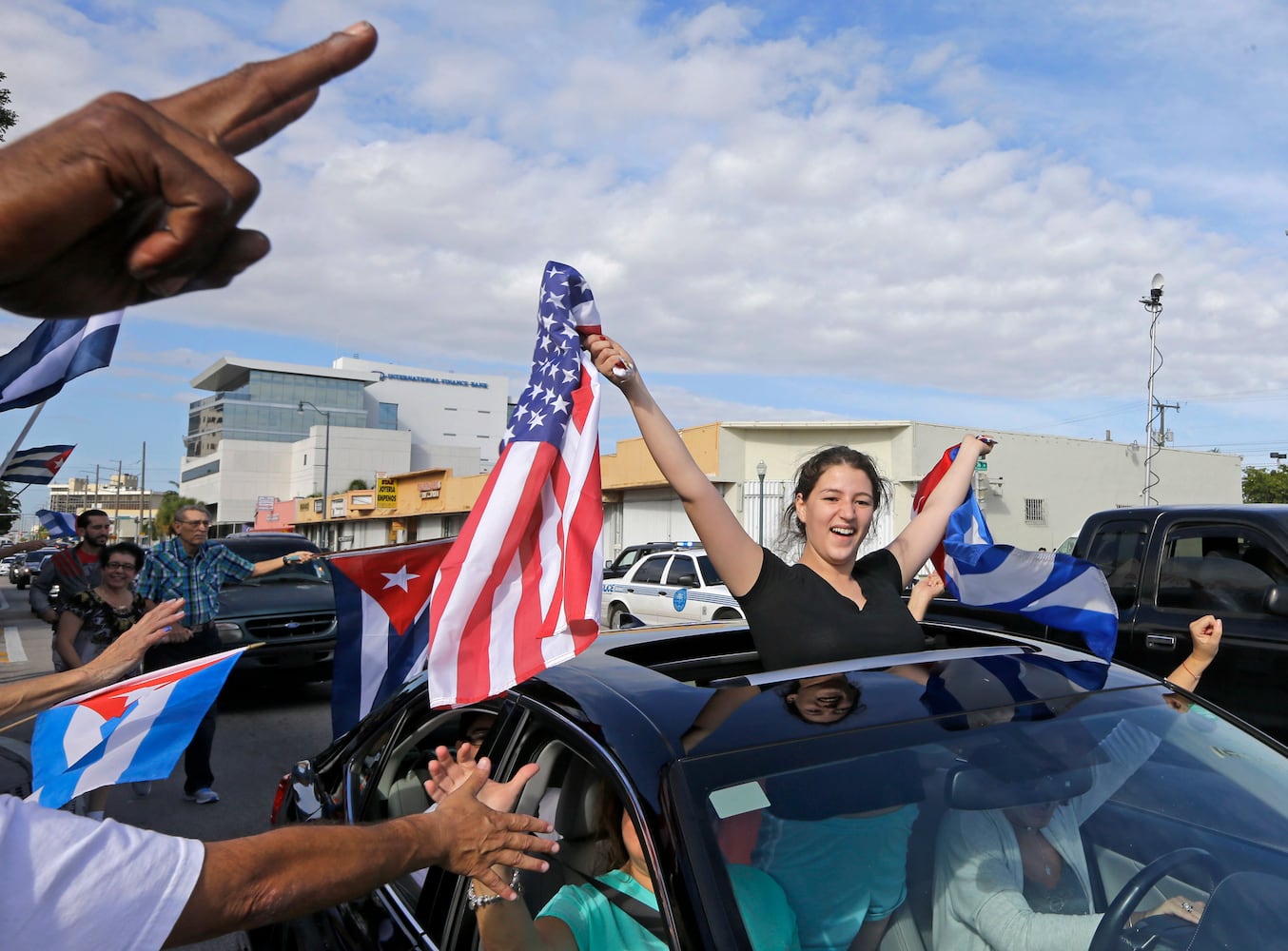 World reacts to Fidel Castro's death