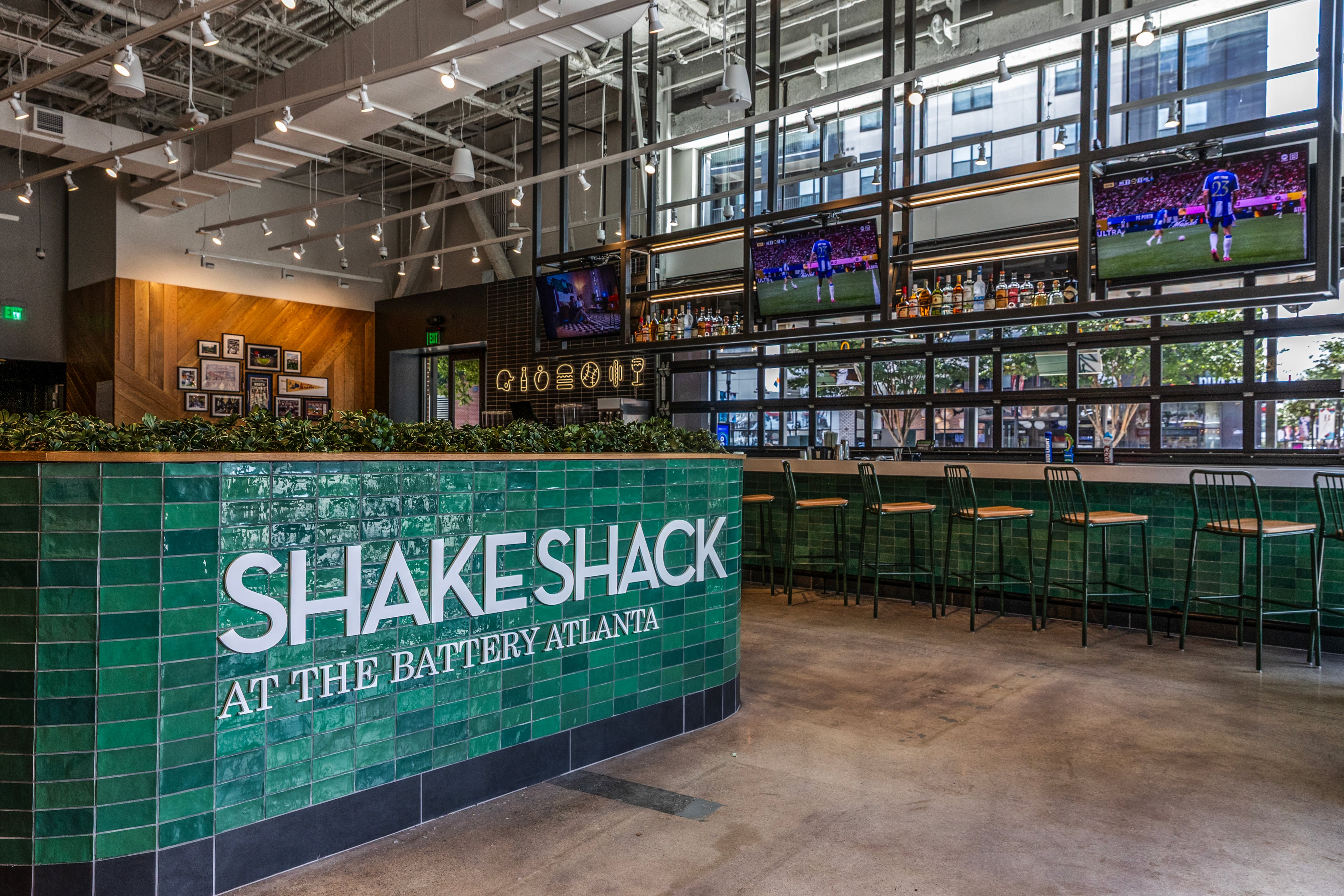 A new Shake Shack location at The Battery features a full bar. (Courtesy of Shake Shack)