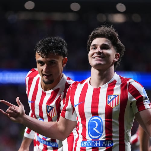 Atletico Madrid's Julian Alvarez, 2nd right, celebrates after scoring his sides first goal during a Champions League semifinal, first leg, soccer match between Atletico Madrid and Arsenal in Madrid, Spain, Wednesday, April 29, 2026. (AP Photo/Manu Fernandez)