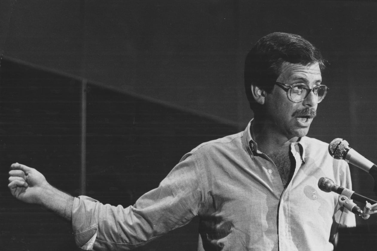 Lewis Grizzard speaking at 1982 event. (AJC file photo)