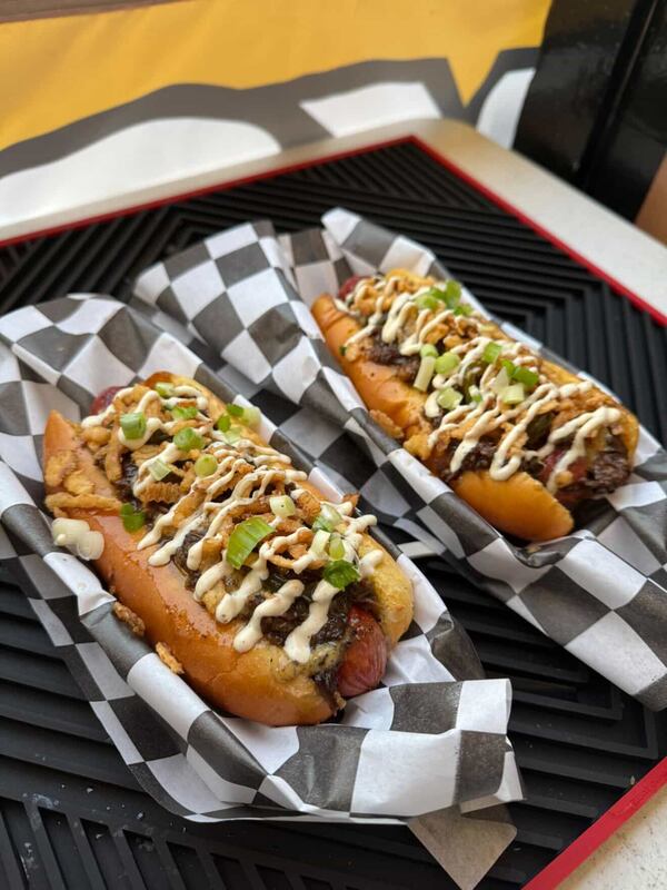 Links N’ Ice oxtail hot dog. (Courtesy of Nylah Isaac)