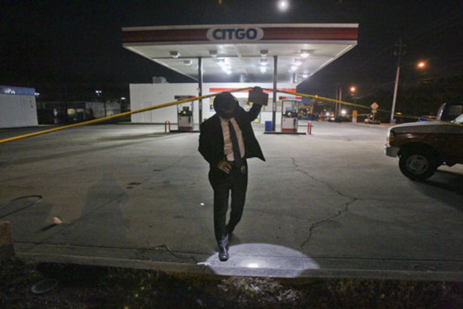 Clerk shot at Glenwood Road store