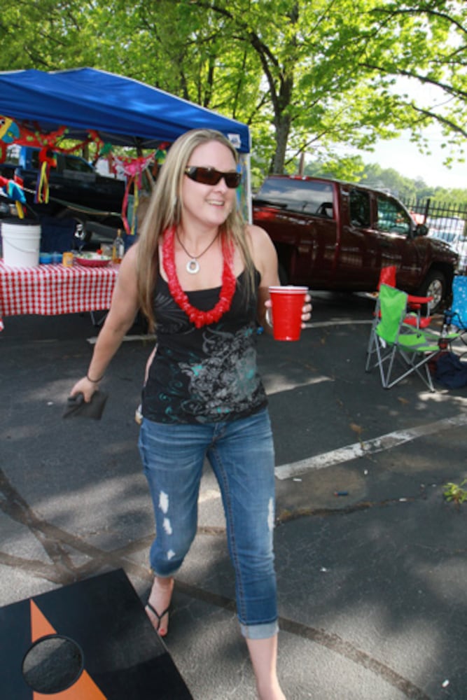 Jimmy Buffett fans gather for Atlanta concert