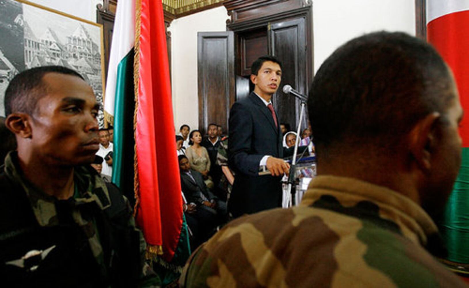 Madagascar dissolves government