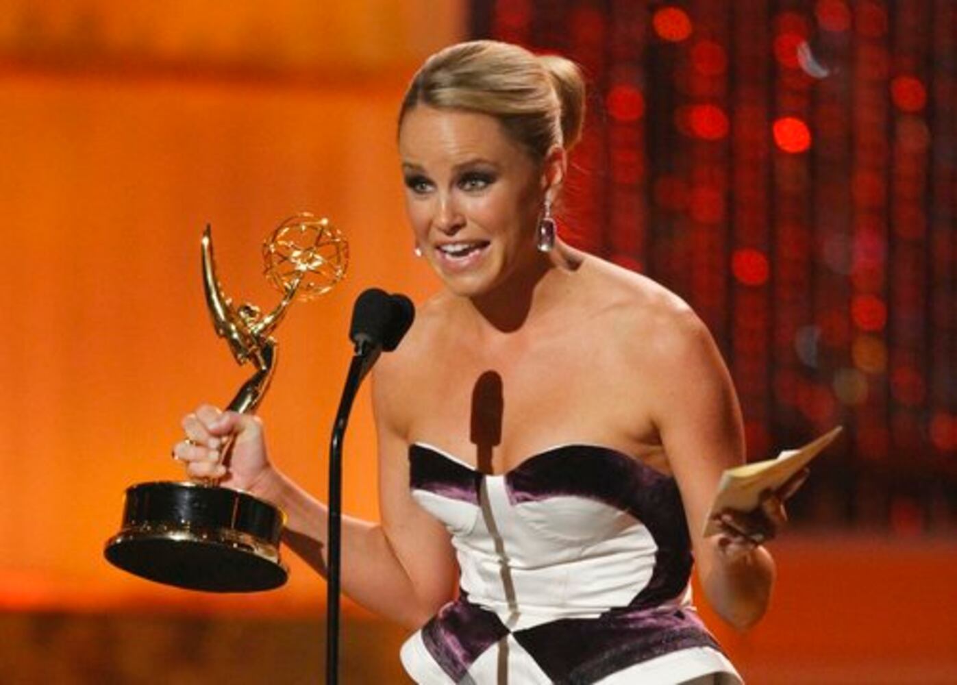 Daytime Emmys dazzle with glitz, glamour