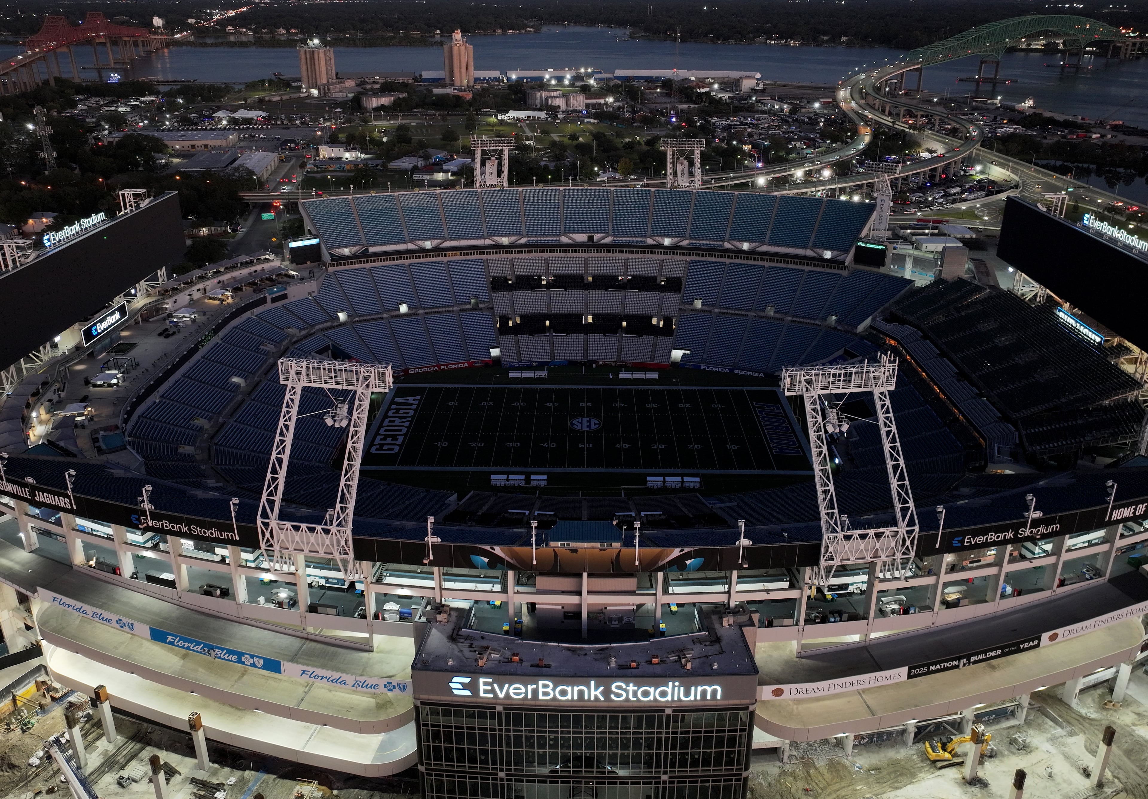 EverBank Stadium is shown at sunset ahead of the NCAA football game Saturday between Georgia and Florida, Friday, October 31, 2025, Jacksonville, Fla. (Hyosub Shin / AJC)