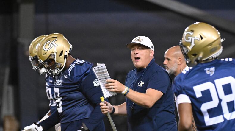 Georgia Tech coach Geoff Collins ran a practice similar to the Thursday practices of the season. (Hyosub Shin / Hyosub.Shin@ajc.com)