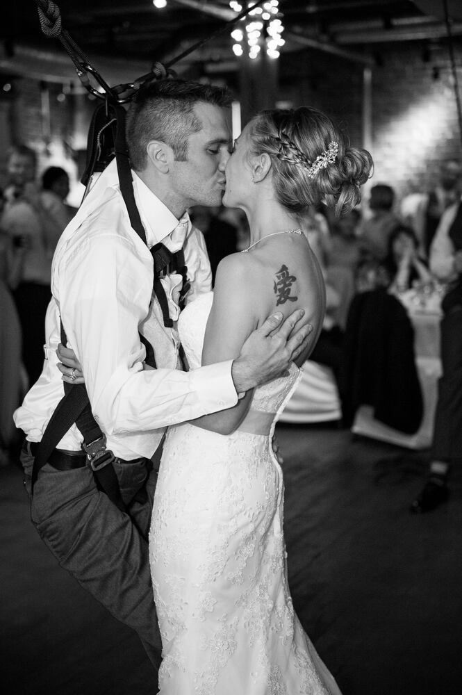 Paraplegic veteran surprises bride by standing for first dance