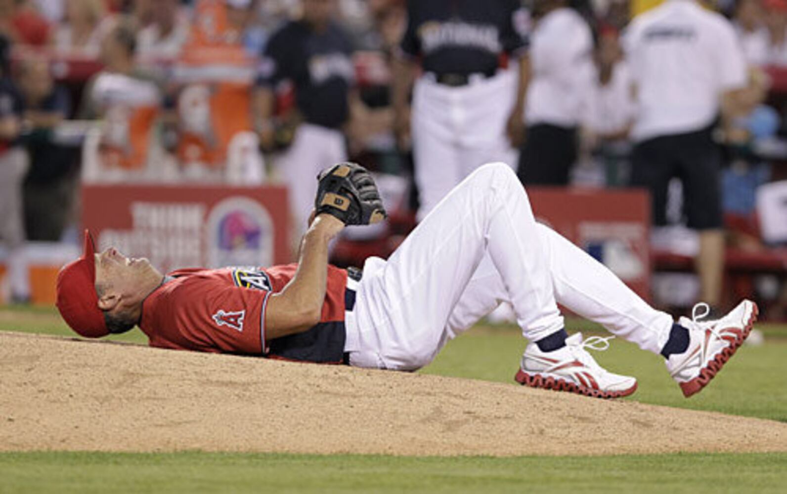 Celebs, MLB legends at 2010 All-Star softball game
