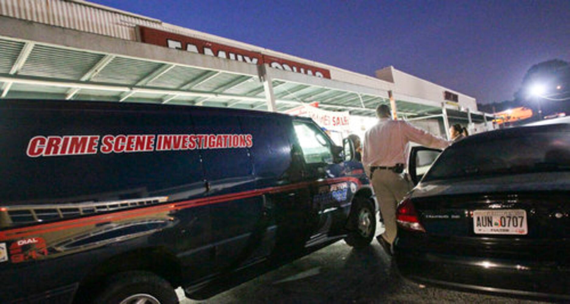 Thieves bust into Family Dollar store