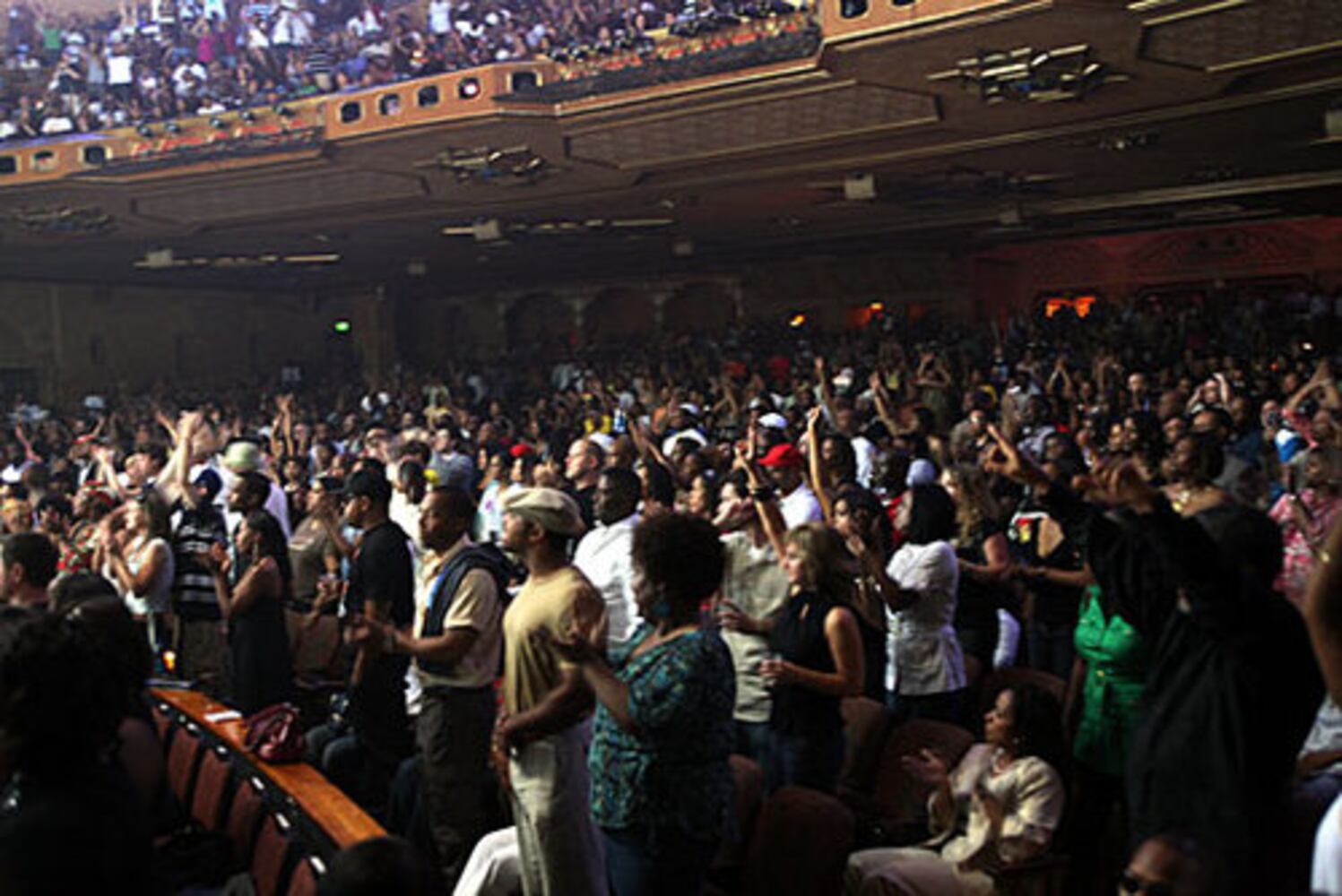 Erykah Badu and The Roots wow the Fox