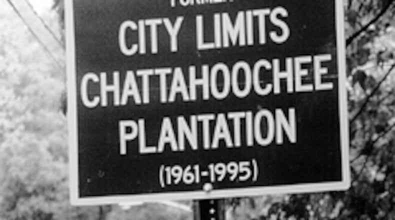 A sign showing the city limits of the Chattahoochee Plantation Community Association.
