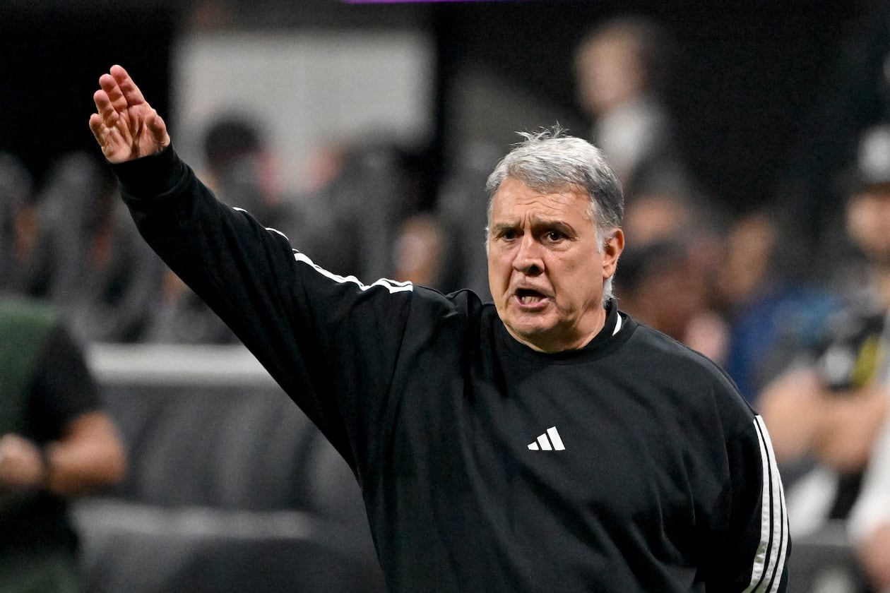 Atlanta United Head Coach Gerardo "Tata" Martino shouts instructions during the second half in Atlanta United's home opener at Mercedes-Benz Stadium, Saturday, March 7, 2026, in Atlanta. Real Salt Lake won 3-2 over Atlanta United. (Hyosub Shin/AJC)
