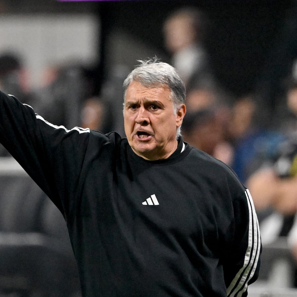 Atlanta United Head Coach Gerardo "Tata" Martino shouts instructions during the second half in Atlanta United's home opener at Mercedes-Benz Stadium, Saturday, March 7, 2026, in Atlanta. Real Salt Lake won 3-2 over Atlanta United. (Hyosub Shin/AJC)