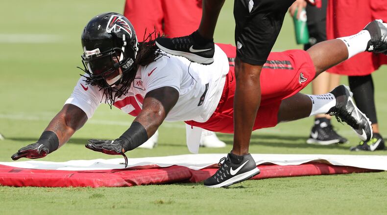 072916 FLOWERY BRANCH: Falcons defensive lineman Courtney Upshaw runs a drill during training camp on Friday, July 29, 2016, in Flowery Branch. Curtis Compton /ccompton@ajc.com