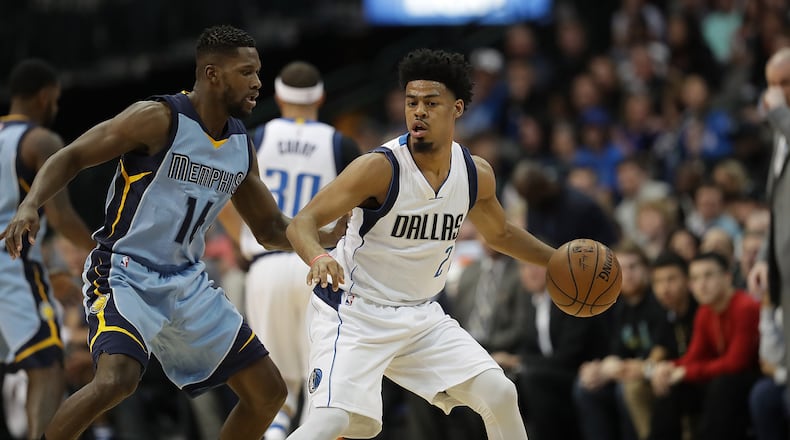 Quinn Cook of the Dallas Mavericks dribbles the ball against Toney Douglas of the Memphis Grizzlies at American Airlines Center on March 3, 2017 in Dallas, Texas. (Photo by Ronald Martinez/Getty Images)