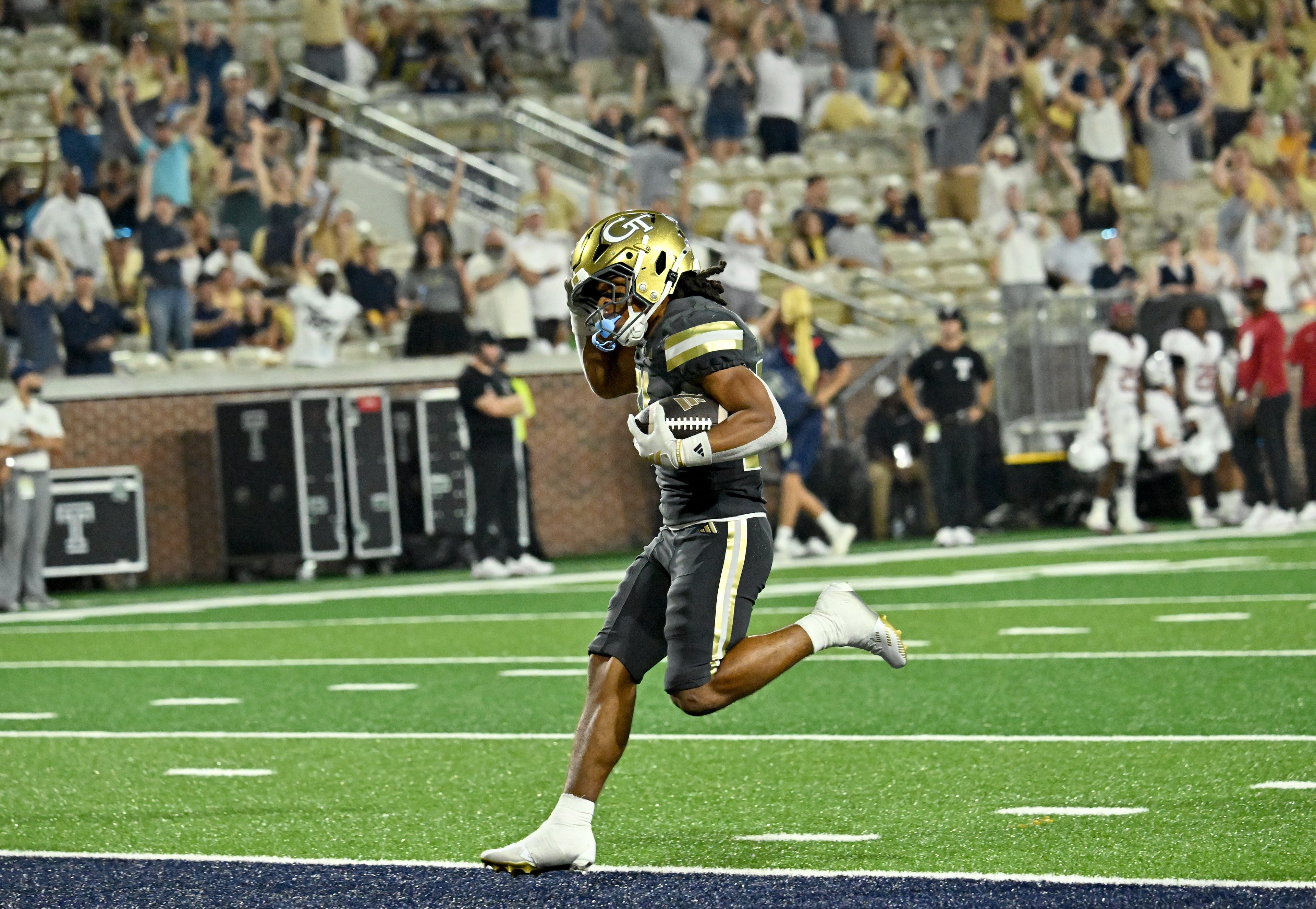 Georgia Tech running back Daylon Gordon (21) celebrates as he scores a touchdown during the second half of an NCAA college football game at Georgia Tech's Bobby Dodd Stadium, Saturday, November 20, 2025 in Atlanta. Georgia Tech won 45-24 over Temple. (Hyosub Shin / AJC)