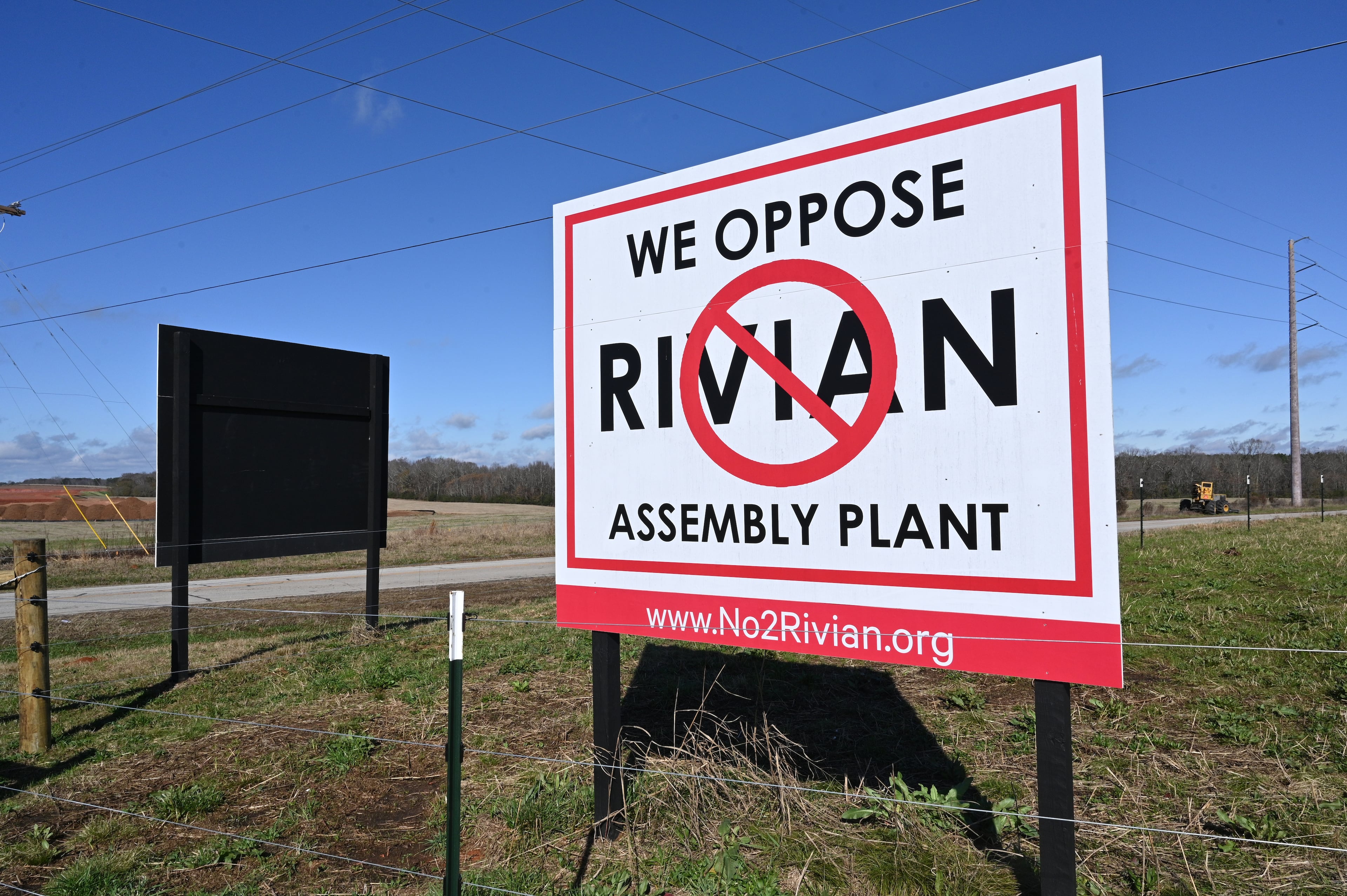 Signs opposing the Rivian assembly plant began popping up in December 2022, not long after the project was announced. (Hyosub Shin/AJC)