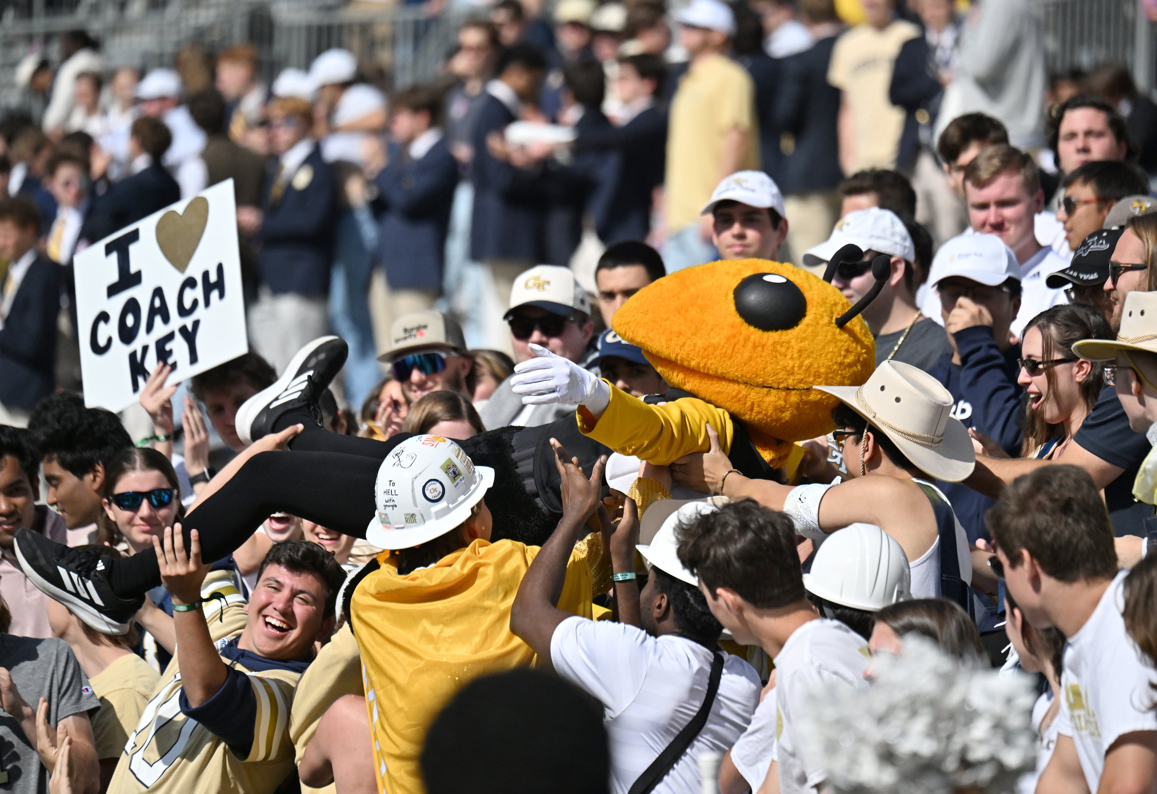 Buzz entertains fans before an NCAA college football game against Syracuse at Bobby Dodd Stadium, Saturday, October 25, 2025 in Atlanta. (Hyosub Shin / AJC)