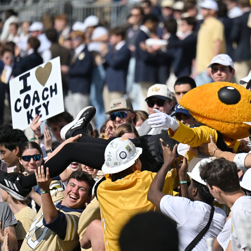 Buzz entertains fans before an NCAA college football game against Syracuse at Bobby Dodd Stadium, Saturday, October 25, 2025 in Atlanta. (Hyosub Shin/AJC)