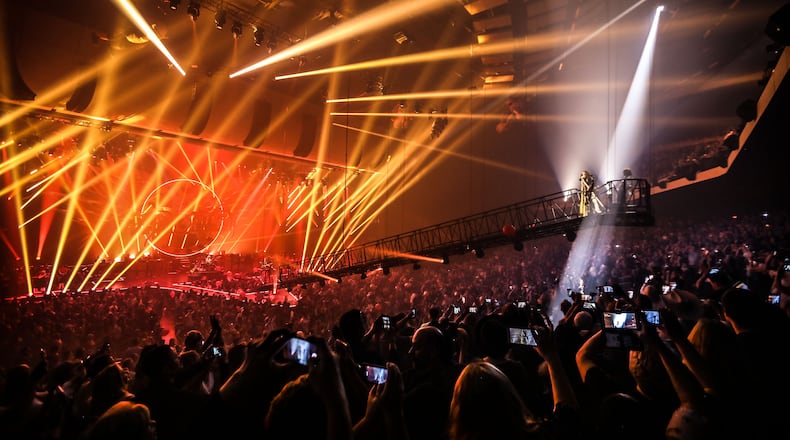 Aerosmith gets close to fans during the encore of its "Deuces are Wild" show in Las Vegas. Photo: Katarina Benzova
