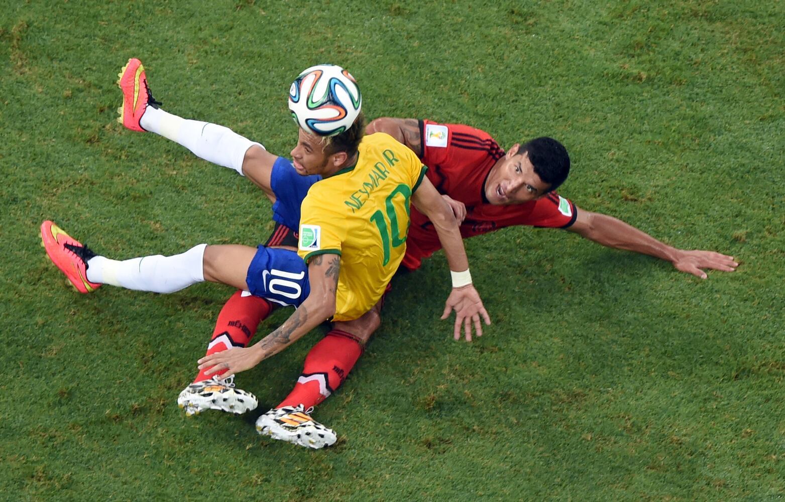 World Cup: Brazil 0, Mexico 0