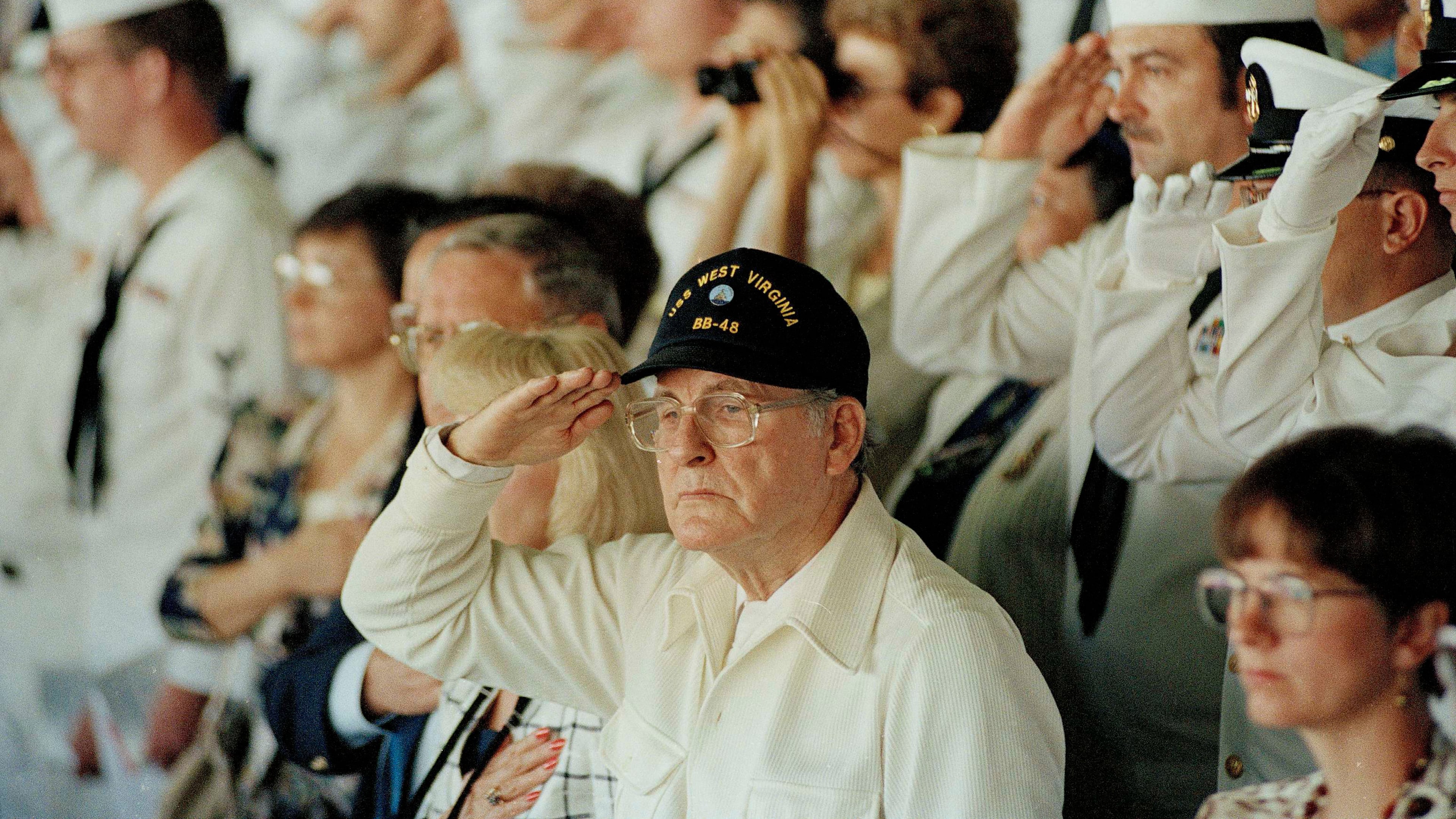 FILE - Pearl Harbor survivor Archie Odom, of Federal Way, Wash., salutes during a moment of silence in Pearl Harbor, Hawaii, Dec. 7, 1991, in remembrance of those killed during the Japanese attack on Pearl Harbor. Odom was a signalman on the bridge of the USS West Virginia when the Japanese attacked. (AP Photo/John Gaps III, File)