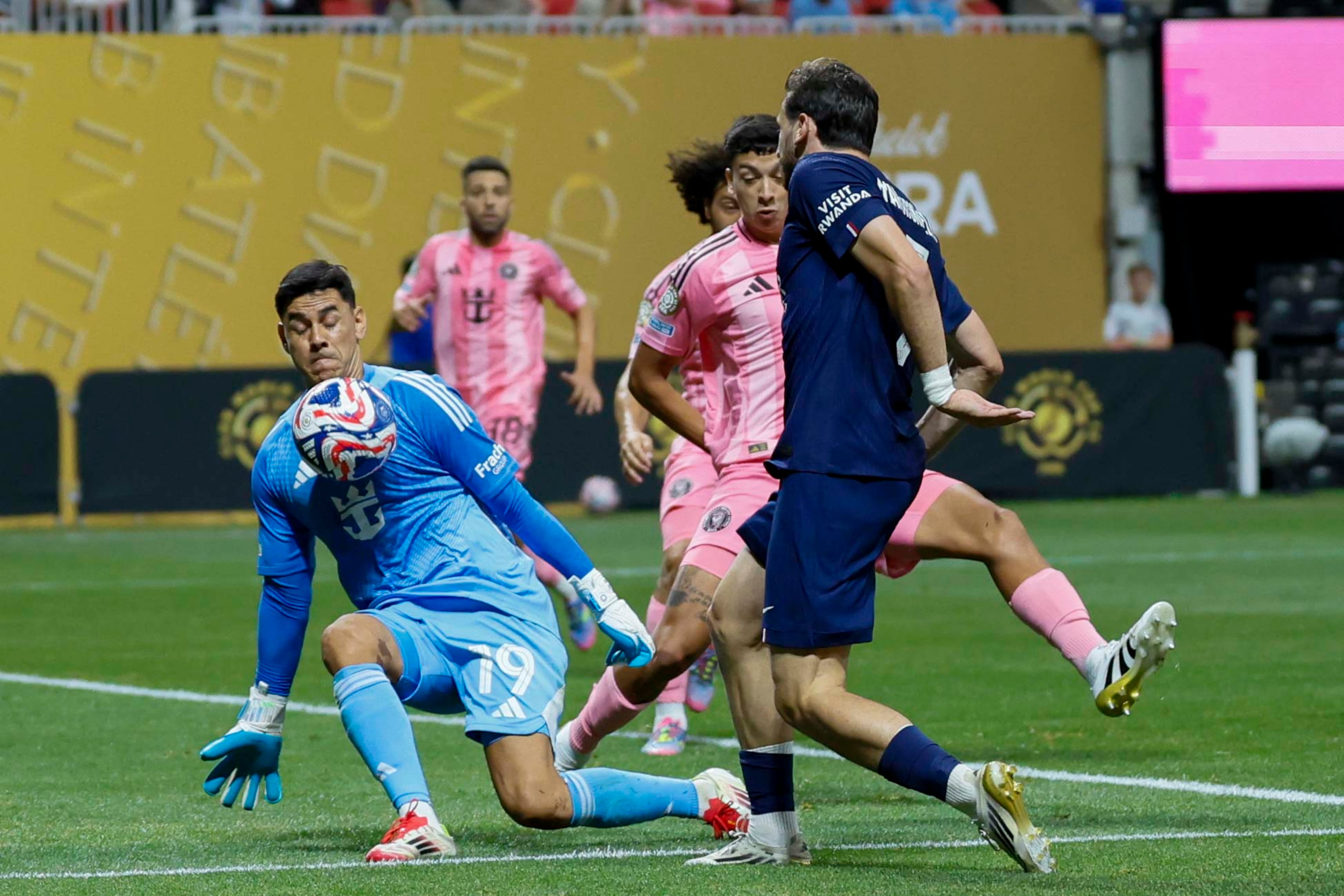 Inter Miami goalkeeper Óscar Ustari (19) blocks a shot by Paris Saint-Germain forward Khvicha Kvaratskhelia (7) during the Club World Cup round of 16 soccer match between Paris Saint-Germain FC and Inter Miami in Atlanta, Georgia, on Sunday, June 29, 2025.
(Miguel Martinez/ AJC)