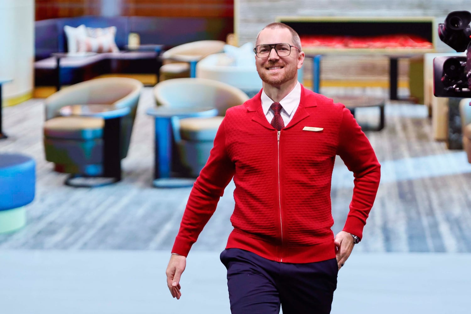 Delta unveils new employee uniform 