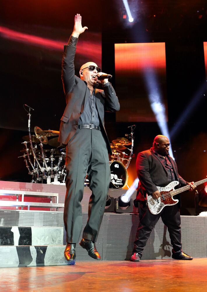 Fans turn out for packed Atlanta show