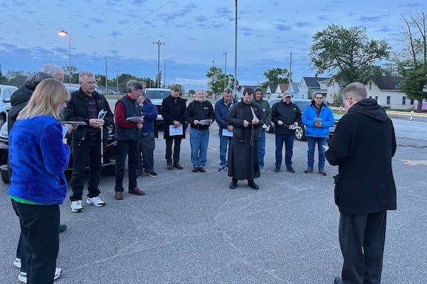 The Rev. Richard Holy leads a prayer vigil Monday, May 19, 2025, before a scheduled execution at the Indiana State Prison in Michigan City, Ind. (AP Photo/Ed White)