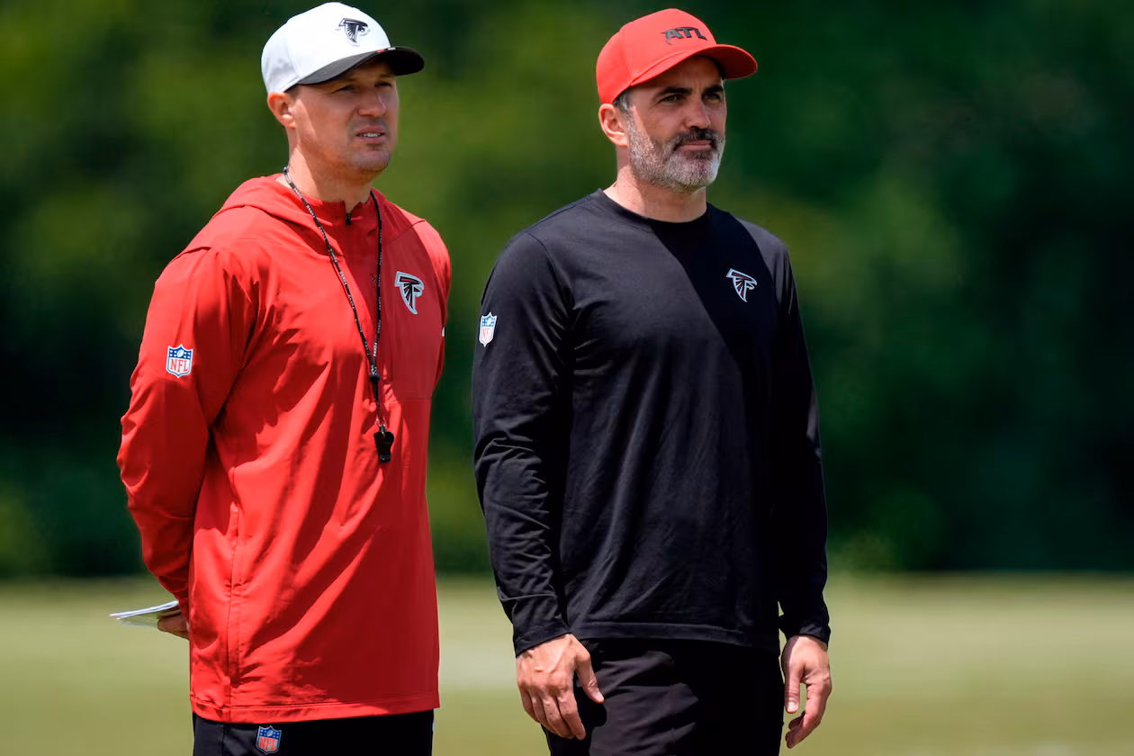 Falcons head coach Kevin Stefanski (right) watches players work out during rookie minicamp on Friday, May 8, 2026, in Flowery Branch. (Mike Stewart/AP)