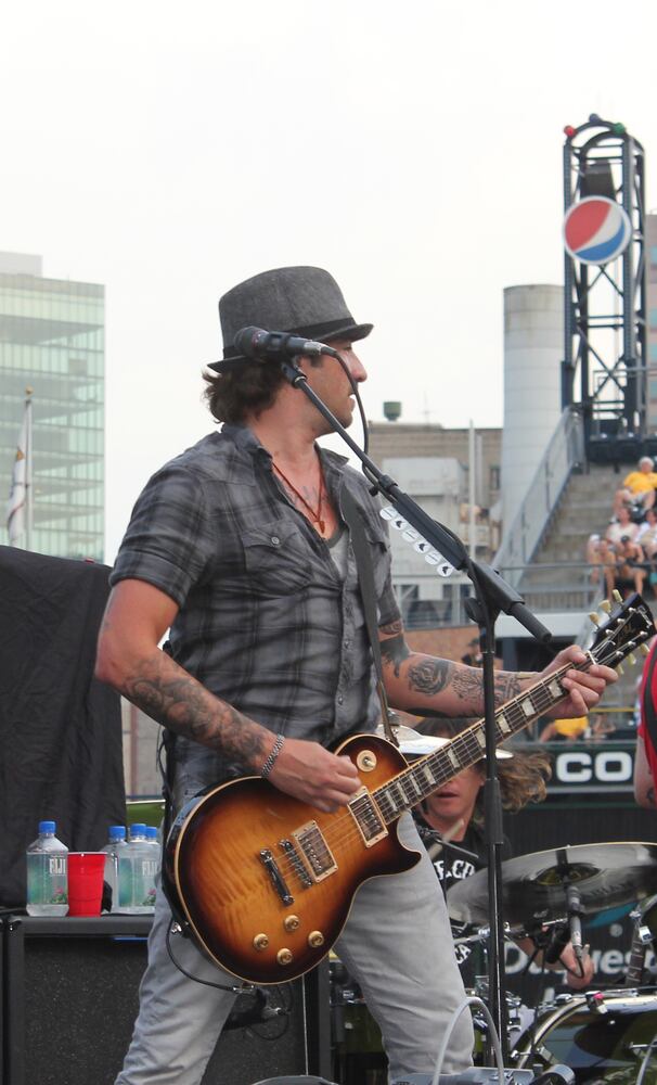 Daughtry rocks PNC Park after Pirates win